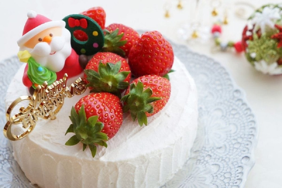 15 Awesome Cakes To Make For Christmas - What Kate Baked