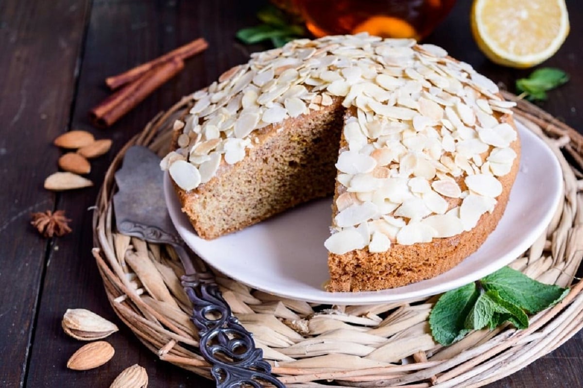 A Simple Almond Cake