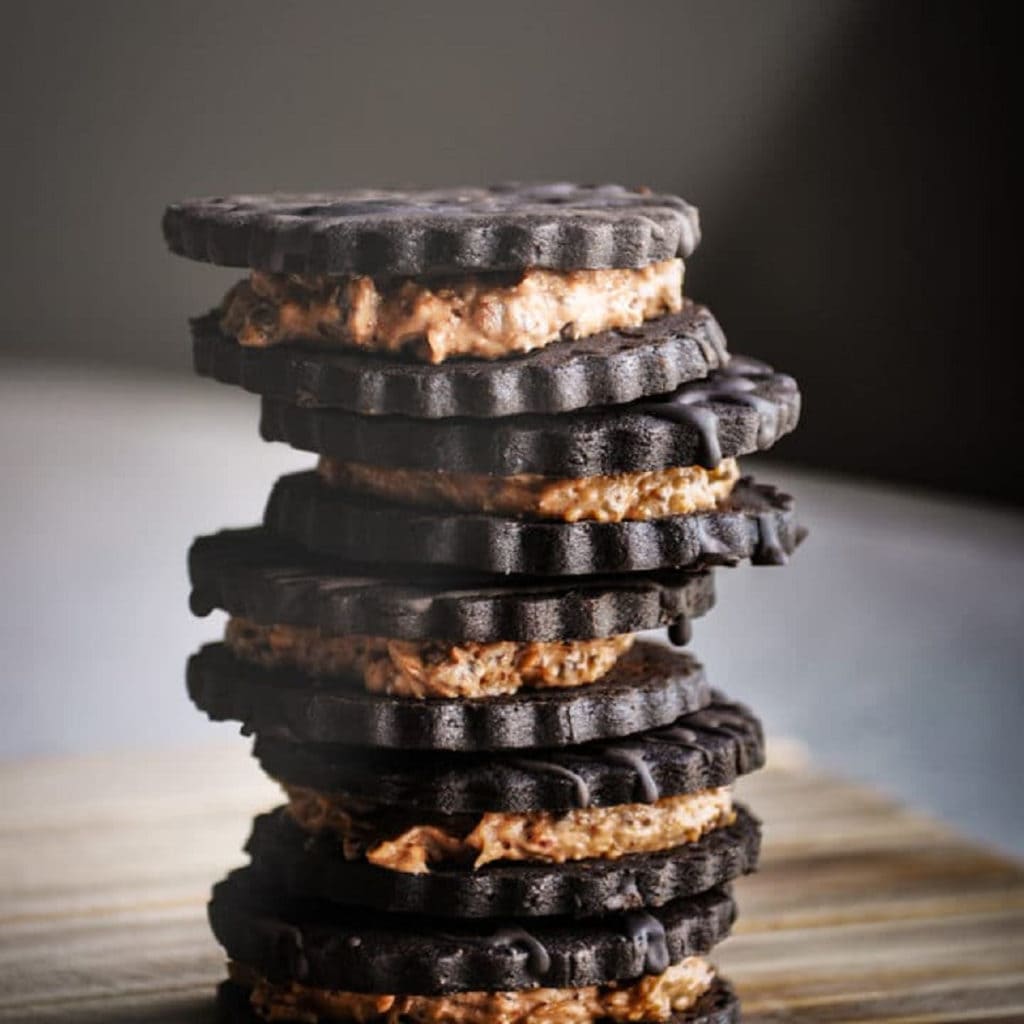 Coffee And Cream Cookies With Chocolate Hazelnut Cream