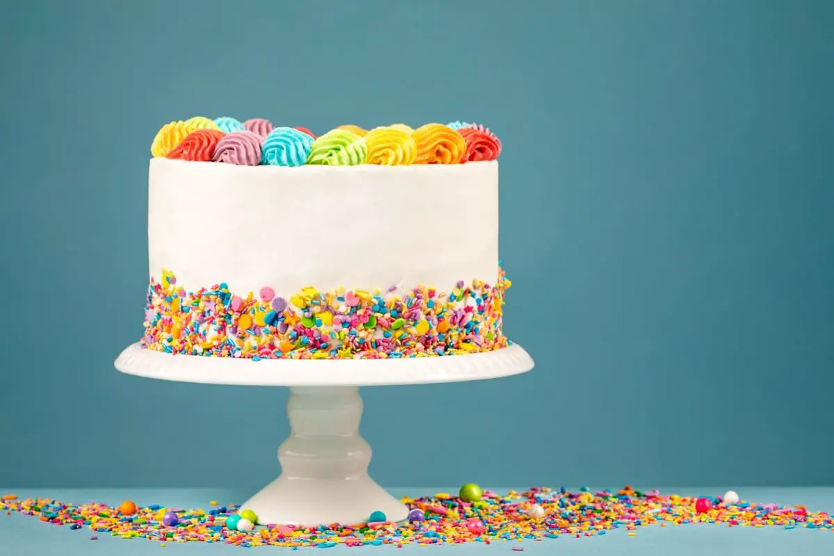 How To Get Sprinkles To Stick To Side Of Cake