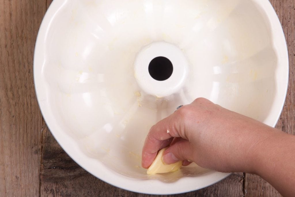 How To Grease And Flour A Pan What Kate Baked
