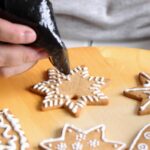 How To Decorate Gingerbread Cookies (1)