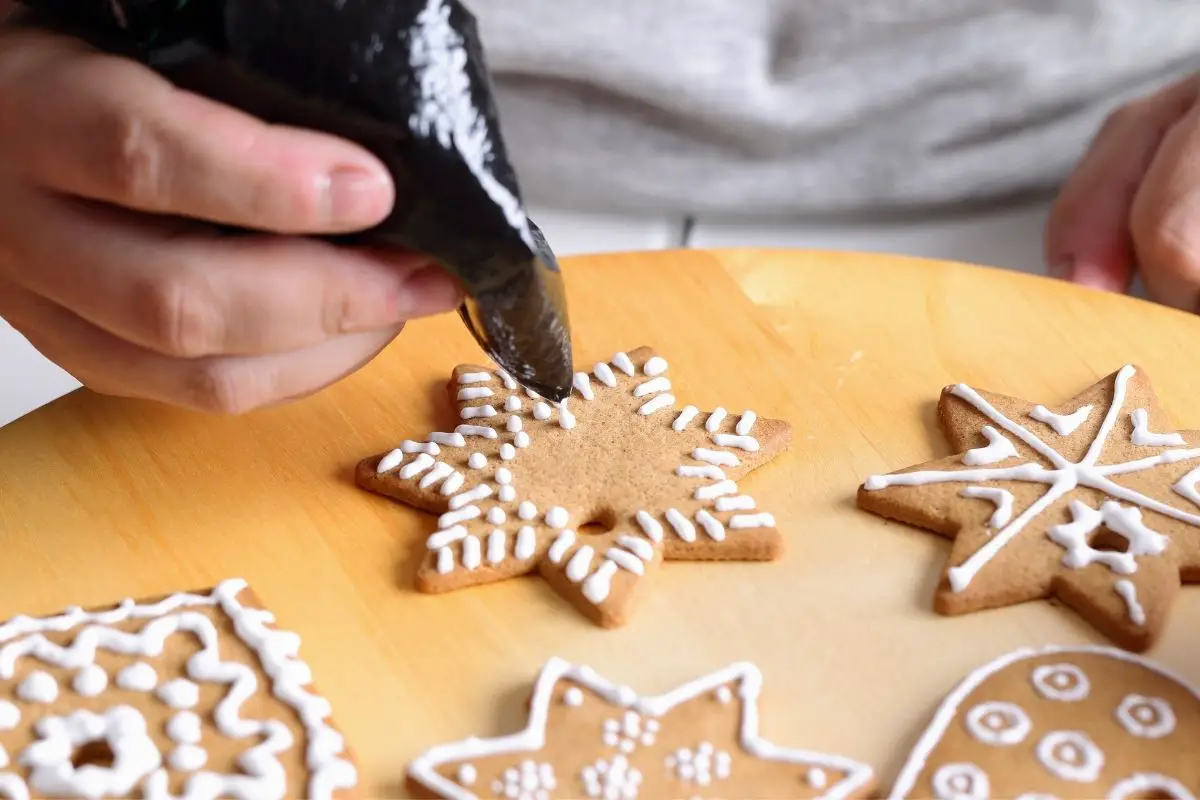 how-to-decorate-gingerbread-cookies-what-kate-baked