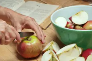 How To Slice Apples For Pie (3)