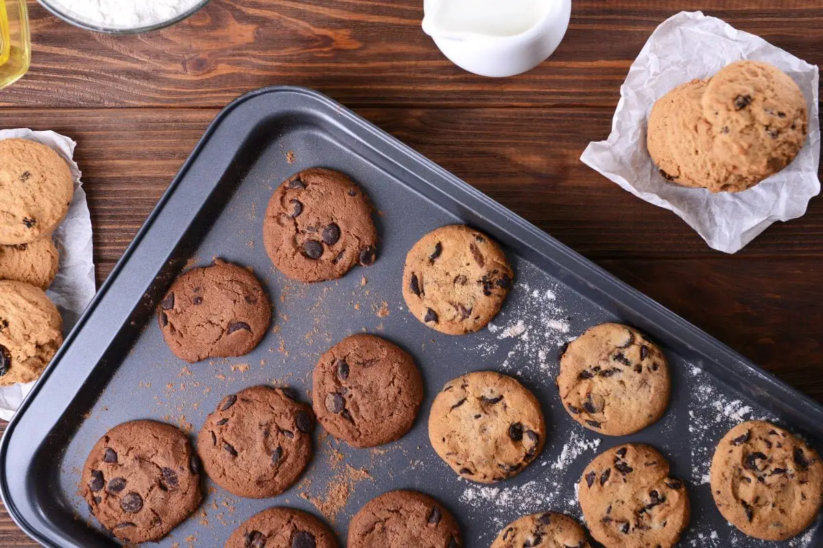 Baking Cookies Without A Cookie Sheet
