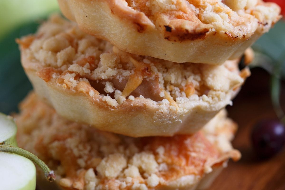 Mini Crumb Apple Pies - What Kate Baked