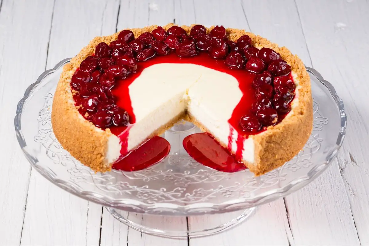 Decorating Cheesecake With Fruit
