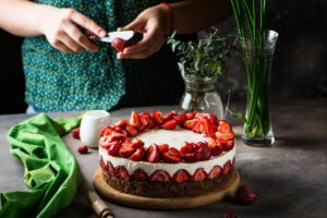 Decorating Cheesecake With Fruit